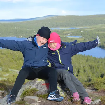 August og Carla på Topp tur
