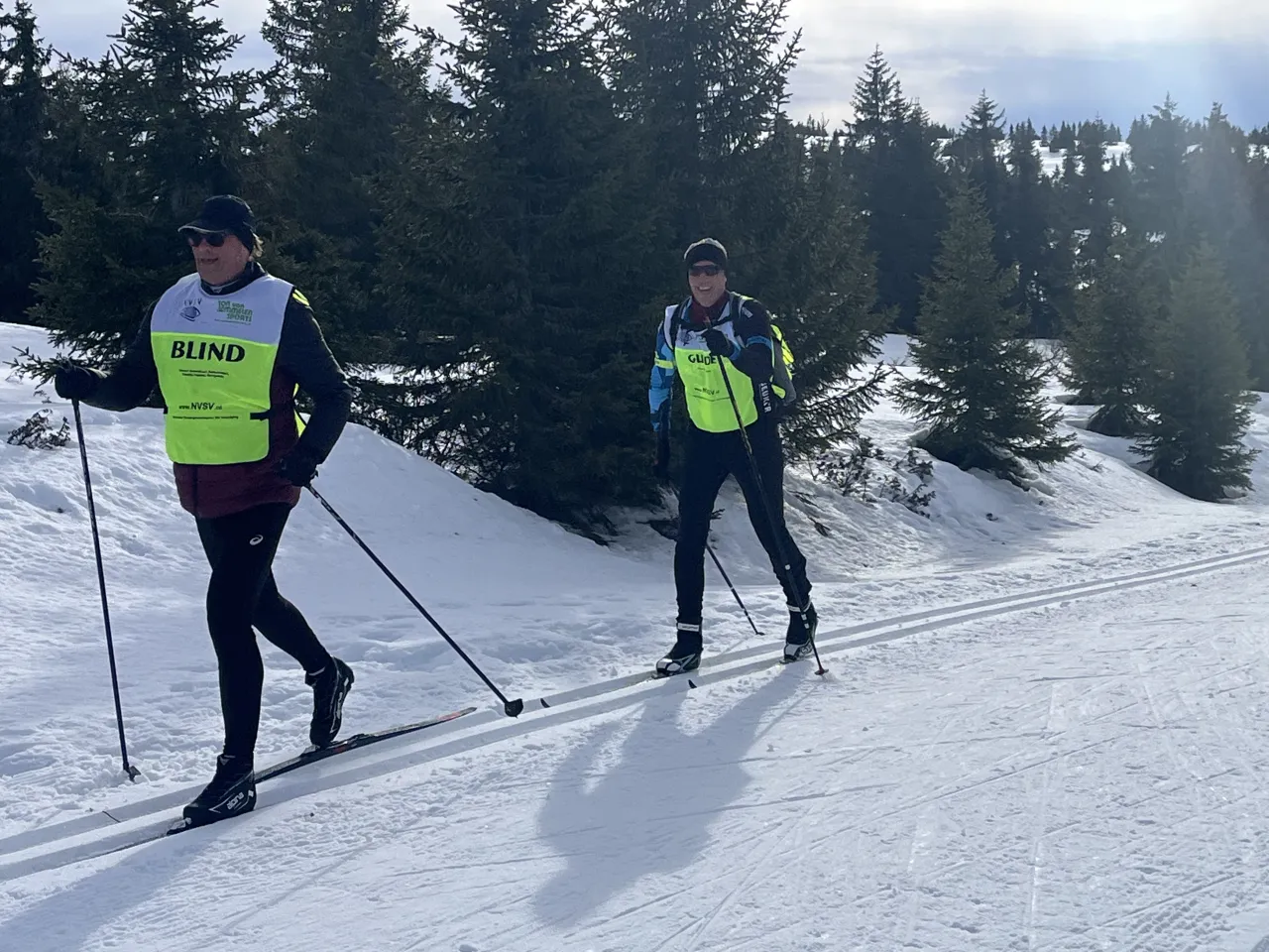Blind skiløper med guide i Nordseter Fjellpark